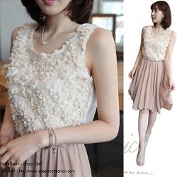 chu-vivi-dress-ชุดเดรสแฟชั่นเกาหลี-เดรสแขนกุดผ้ายืดสีขาวครีม