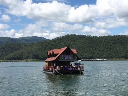 เที่ยวแพ-ล่องเรือ-เหนือเขื่อนศรีนครินทร์-กาญจนบุรี